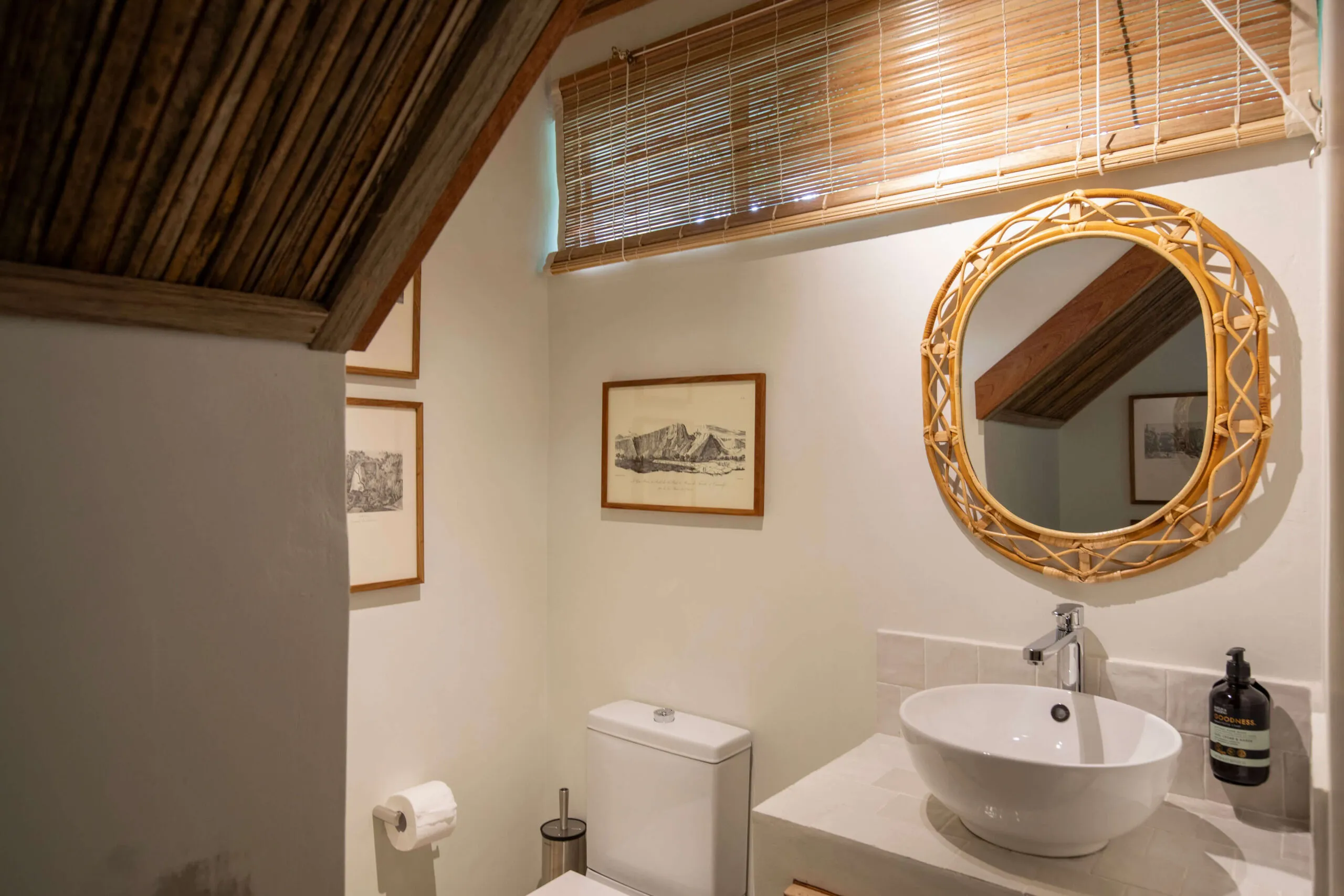 A guest toilet for extra comfort, with a washing machine included.